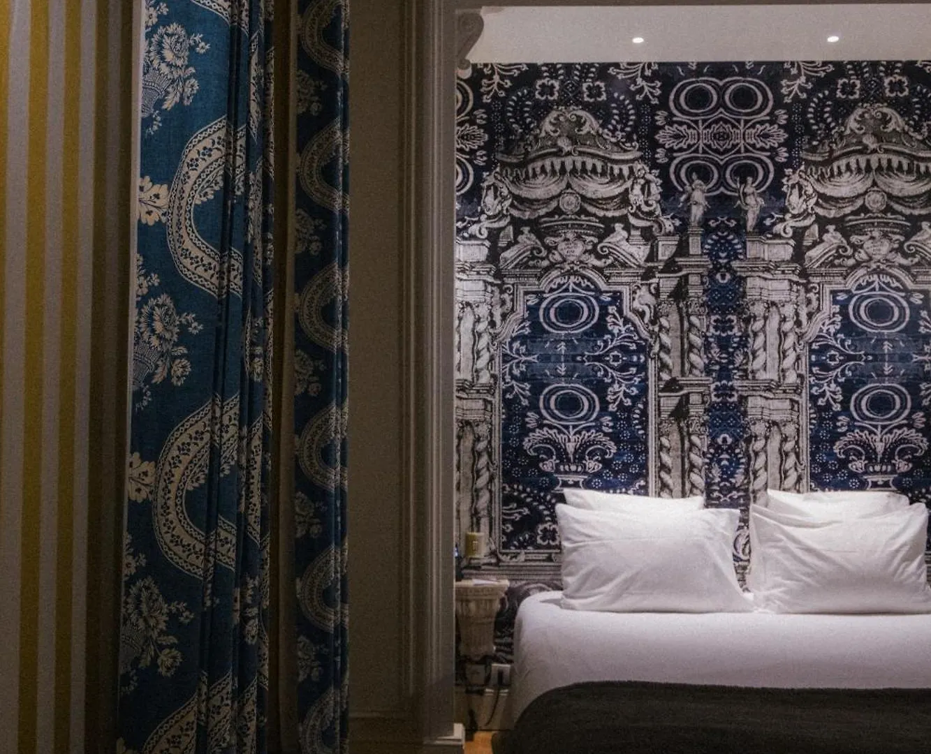 Hotel Du Petit Moulin, Haute Couture Hotel By Lacroix Paris