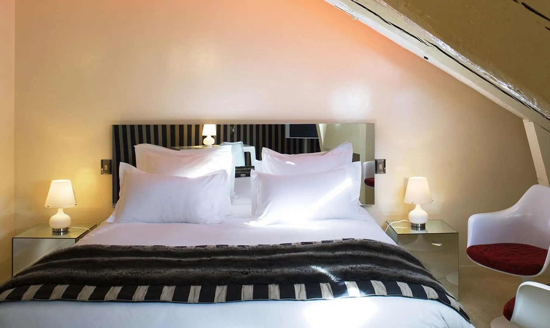 Hotel Du Petit Moulin, Haute Couture Hotel By Lacroix Paris