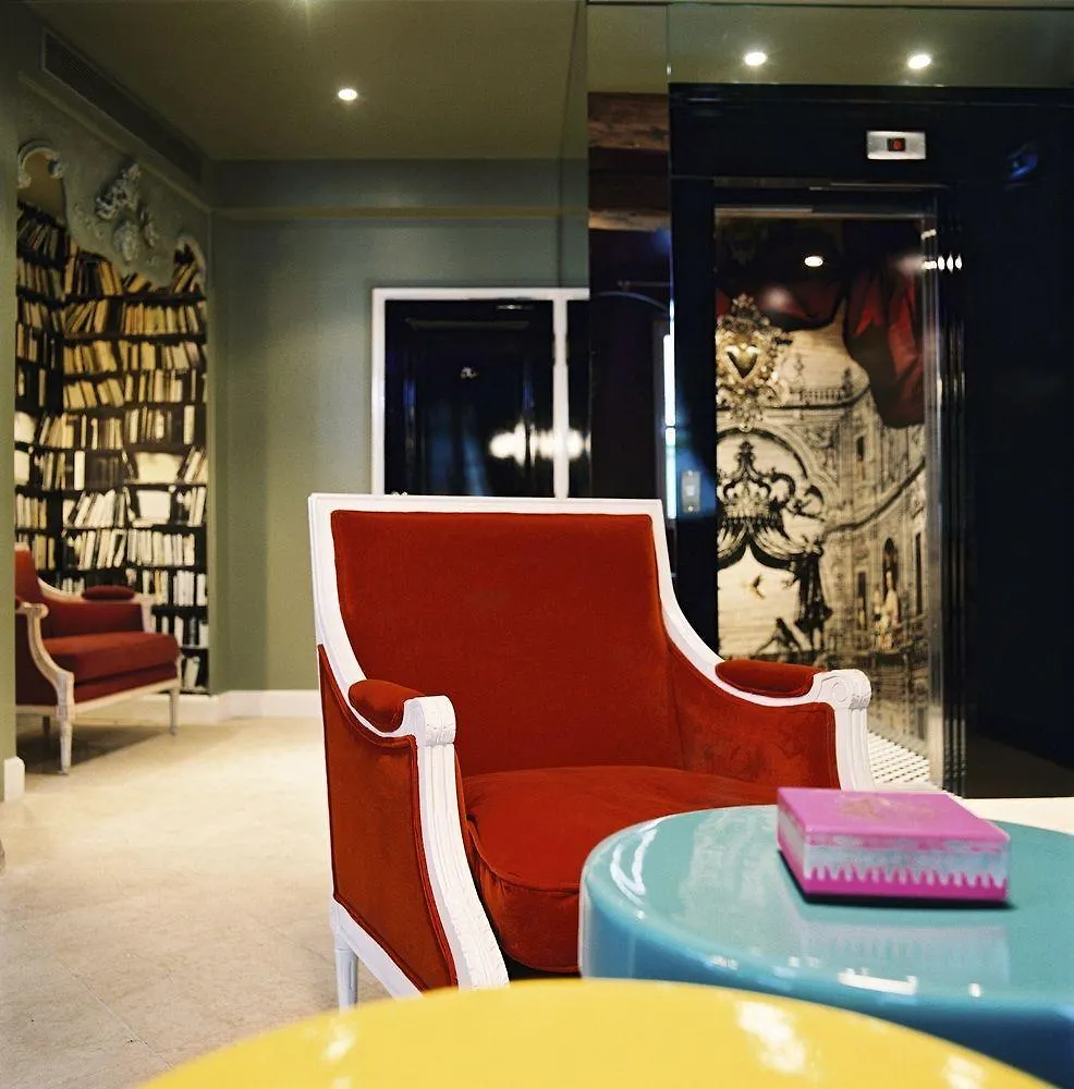 Hotel Du Petit Moulin, Haute Couture Hotel By Lacroix Paris 4*,  Fransa