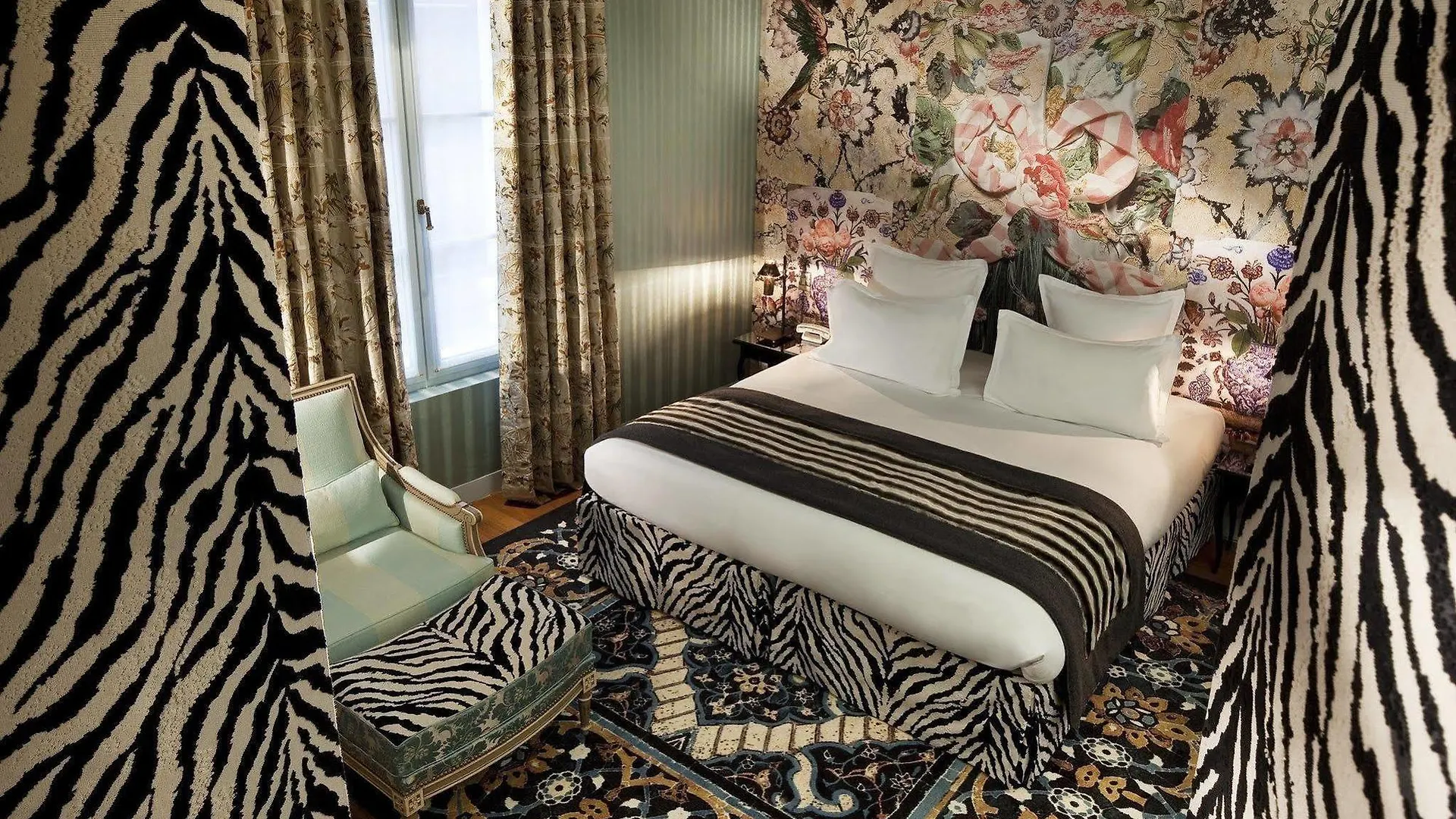 Hotel Du Petit Moulin, Haute Couture Hotel By Lacroix Paris Fransa