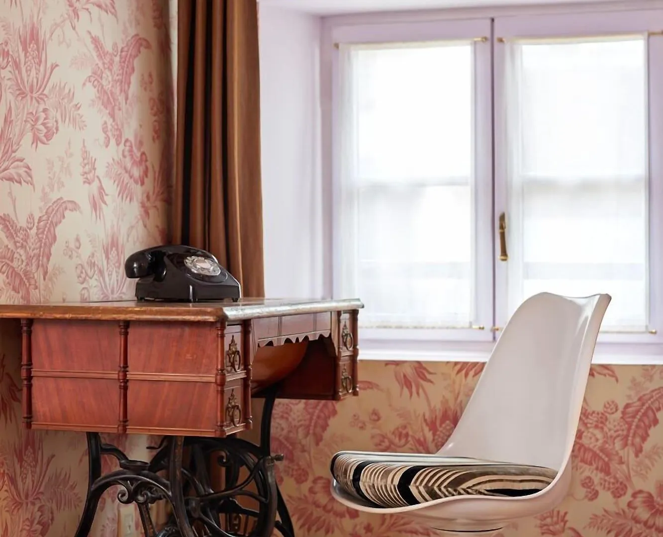 Hotel Du Petit Moulin, Haute Couture Hotel By Lacroix Paris Frankrig
