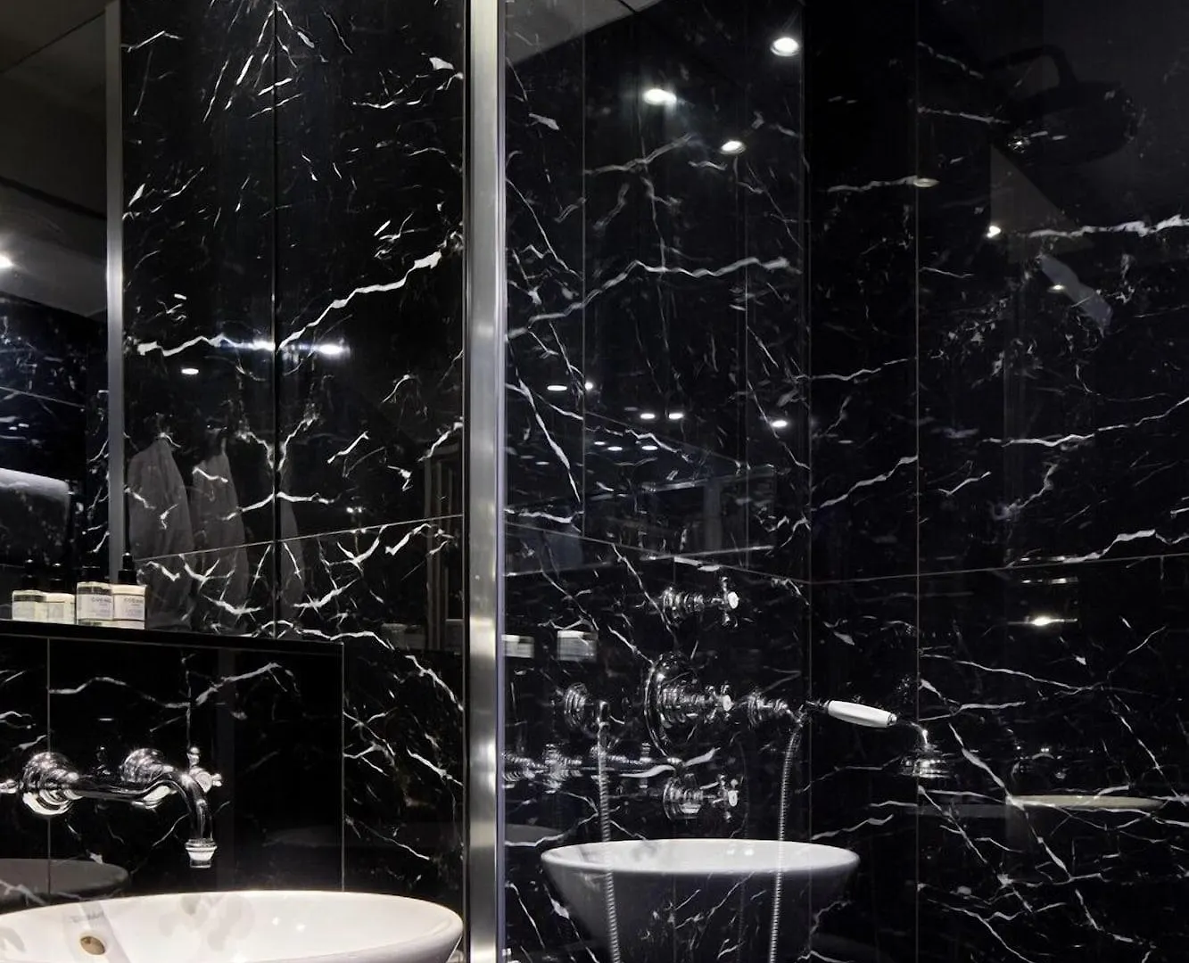 Hotel Du Petit Moulin, Haute Couture Hotel By Lacroix Paris