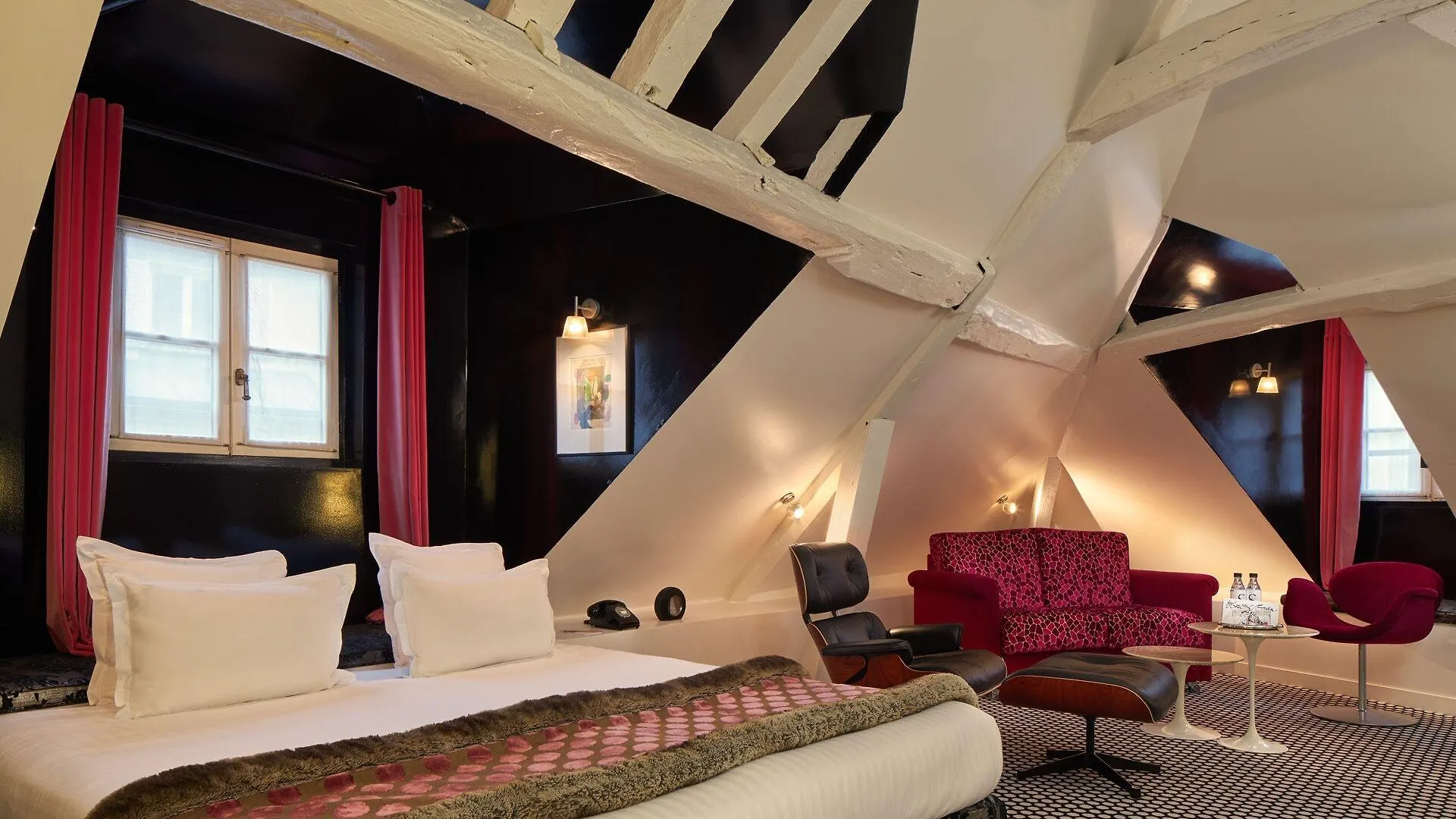 Hotel Du Petit Moulin, Haute Couture Hotel By Lacroix Paris