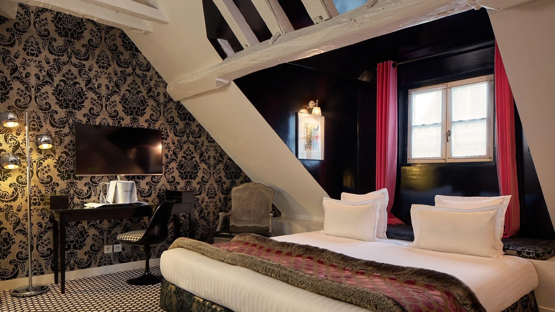 ****  Hotel Du Petit Moulin, Haute Couture Hotel By Lacroix Paris Frankrig