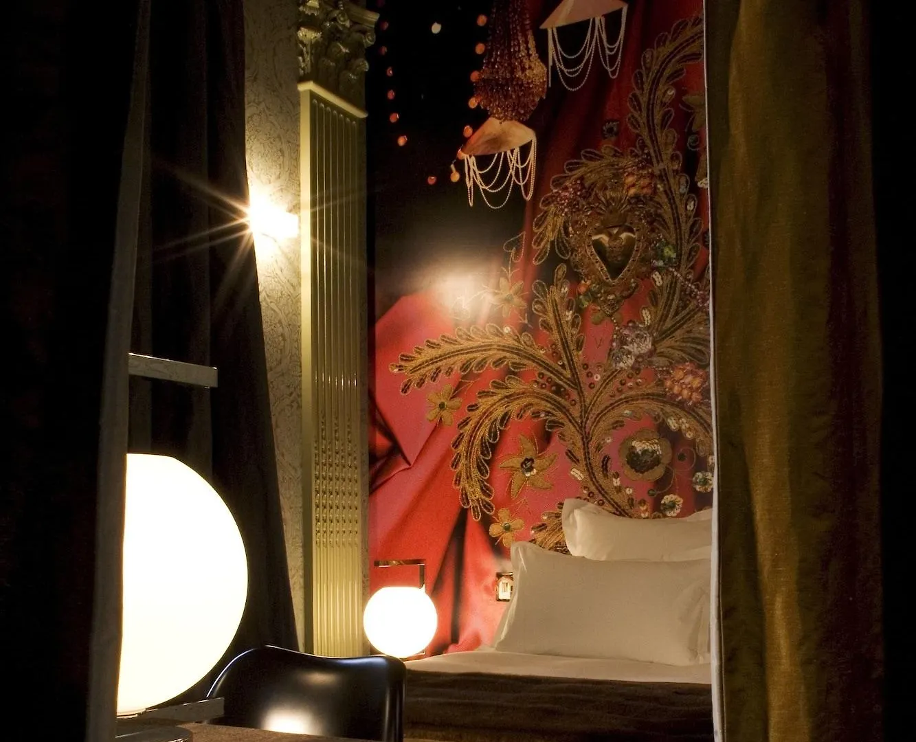 Hotel Du Petit Moulin, Haute Couture Hotel By Lacroix Paris